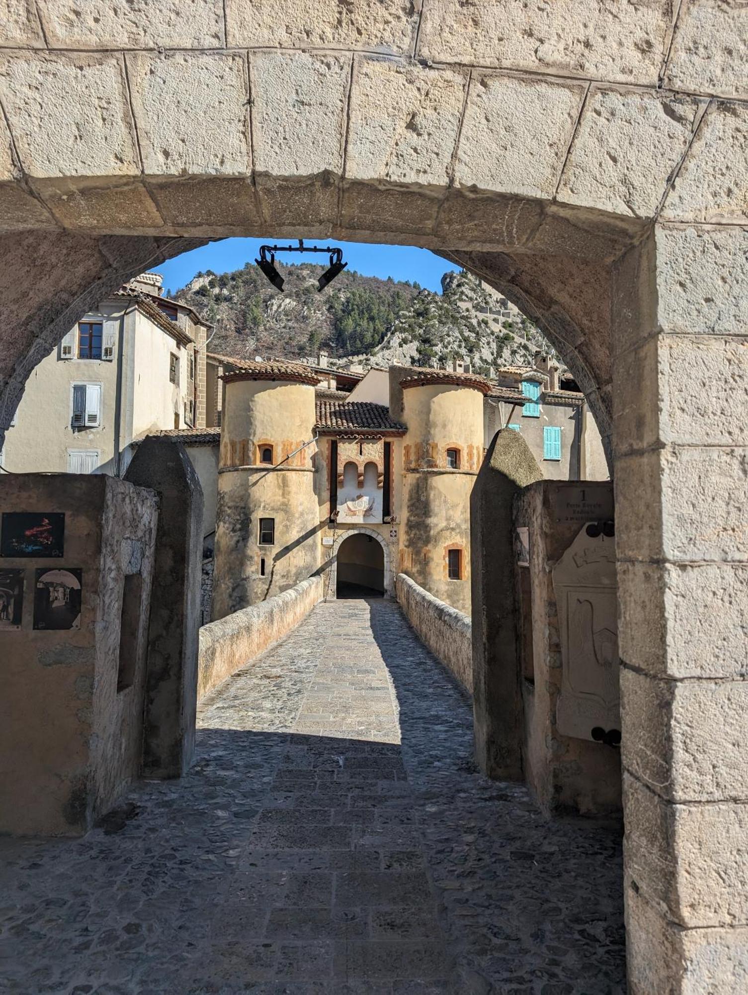 Duplex "La Belle Vue " Apartman Entrevaux Kültér fotó